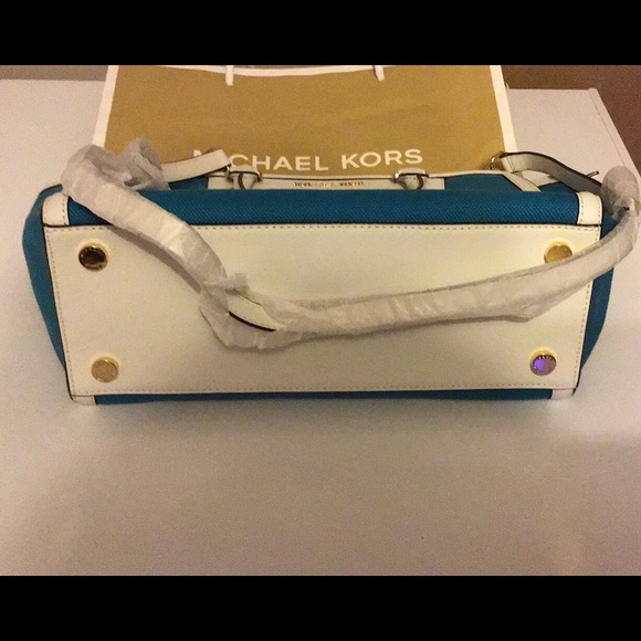 LIKE NEW MICHAEL KORS SATCHEL - Picture 6 of 11